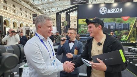 Дарим прицел в первый день выставки - можем, умеем, практикуем!